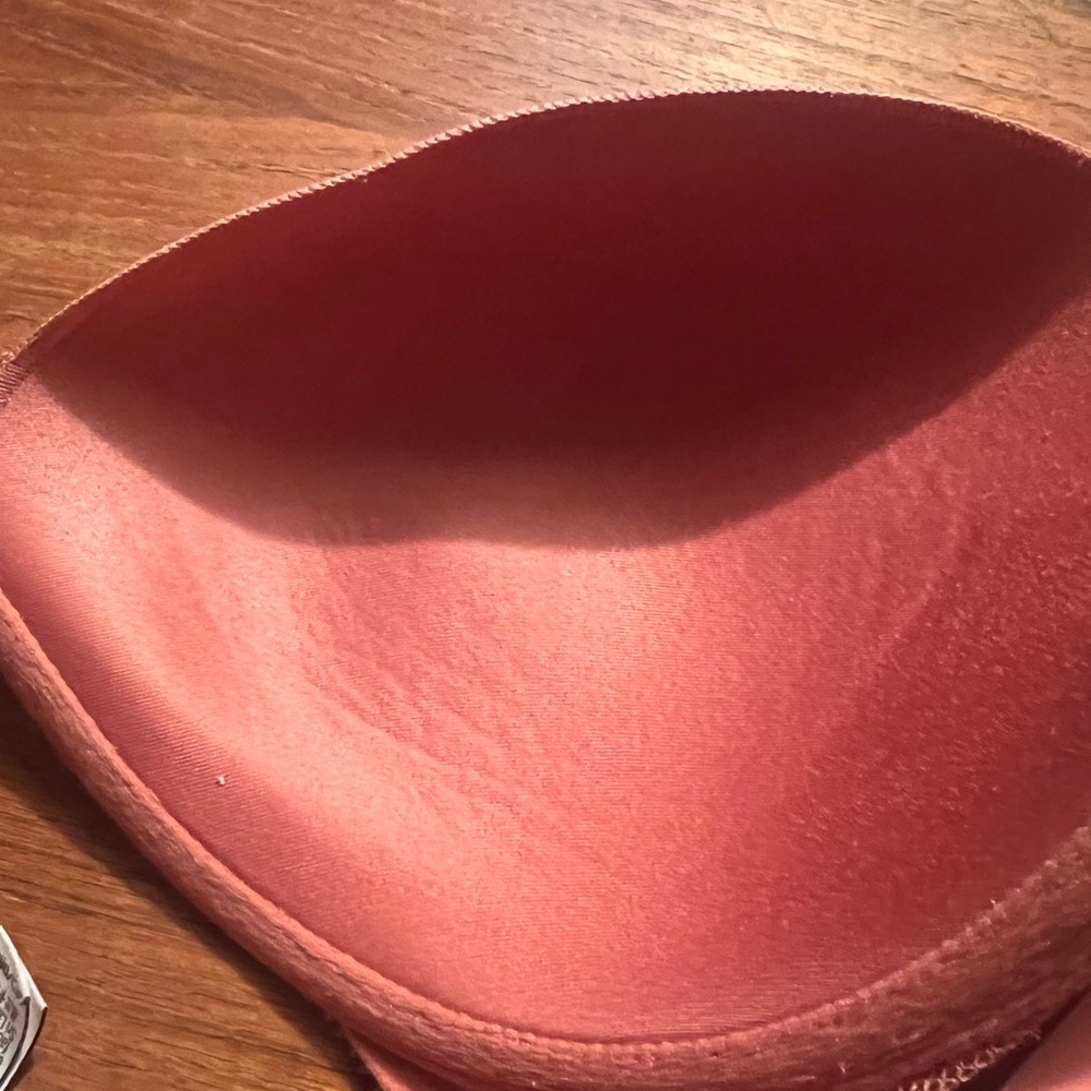 Victoria’s Secret 38D pink plunge bra - Picture 6 of 8